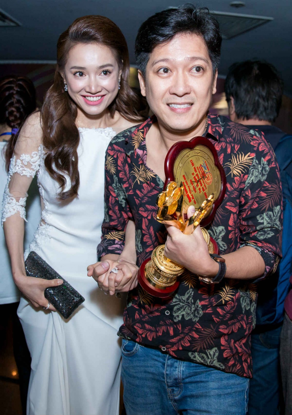 Nha Phuong bi duoi hoc khoi truong san khau anh 2