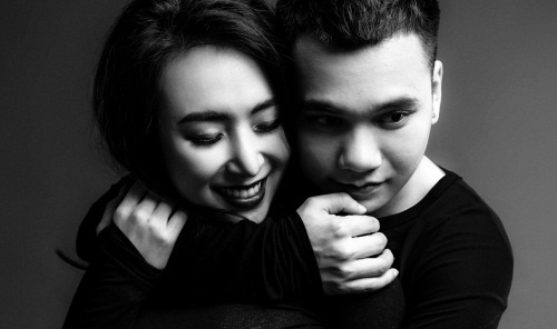 Anh cuoi den trang cua Khac Viet va vo DJ goi cam hinh anh