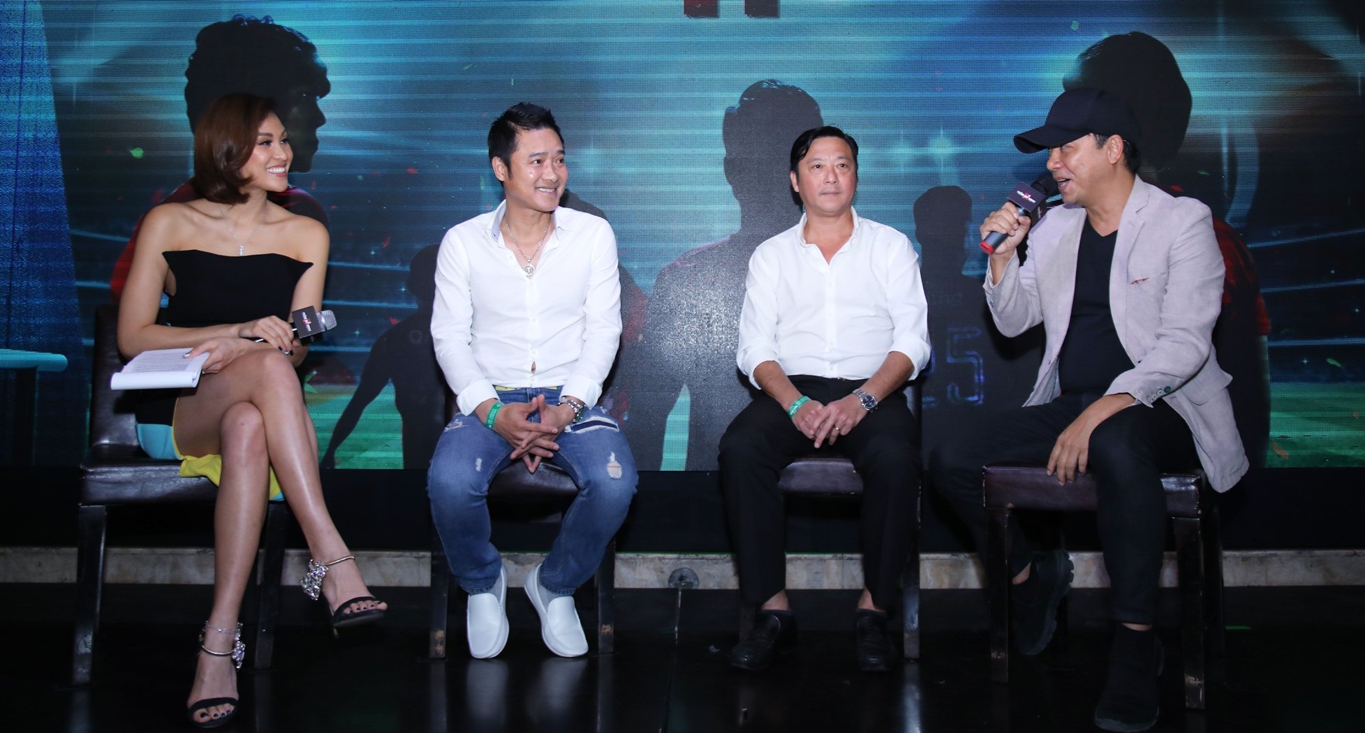 Hong Son,  Huynh Duc dong phim ve bong da anh 1