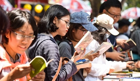 Sau 7 ngay, Hoi sach TP.HCM 2018 thu 60 ty dong hinh anh