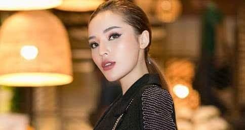 Lo anh Ky Duyen di bar cung tinh cu Angela Phuong Trinh hinh anh