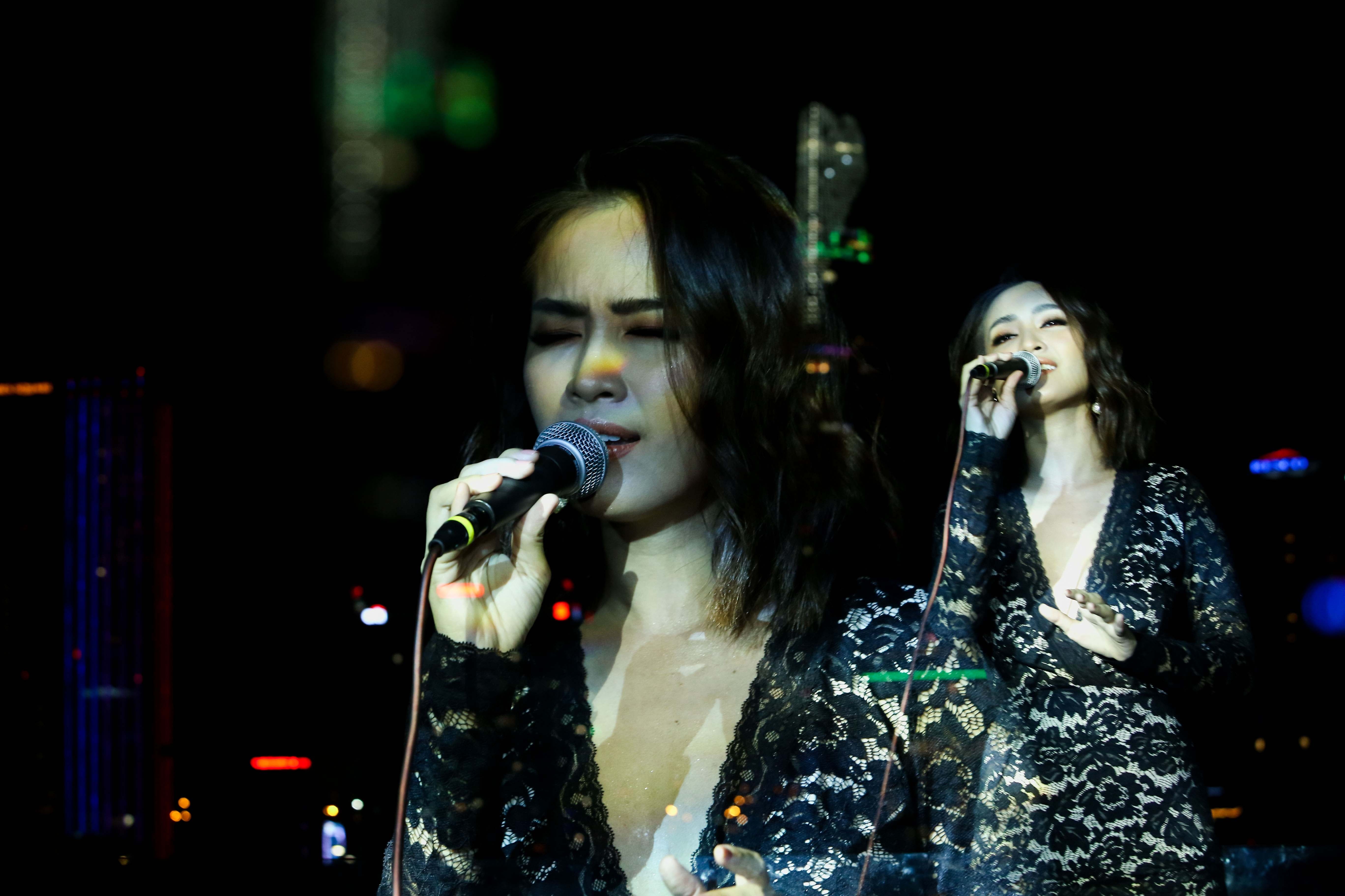 Lieu Ha Trinh ra mat tap tho Cuc Hoa mi anh 8