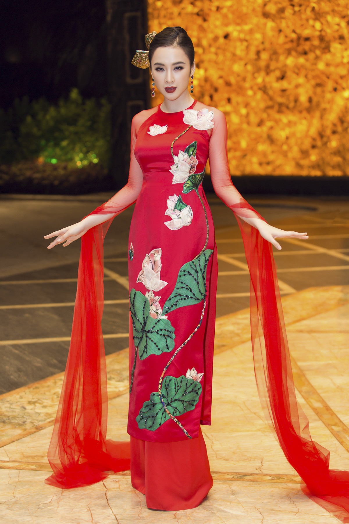 Angela Phuong Trinh le hoi ao dai anh 1