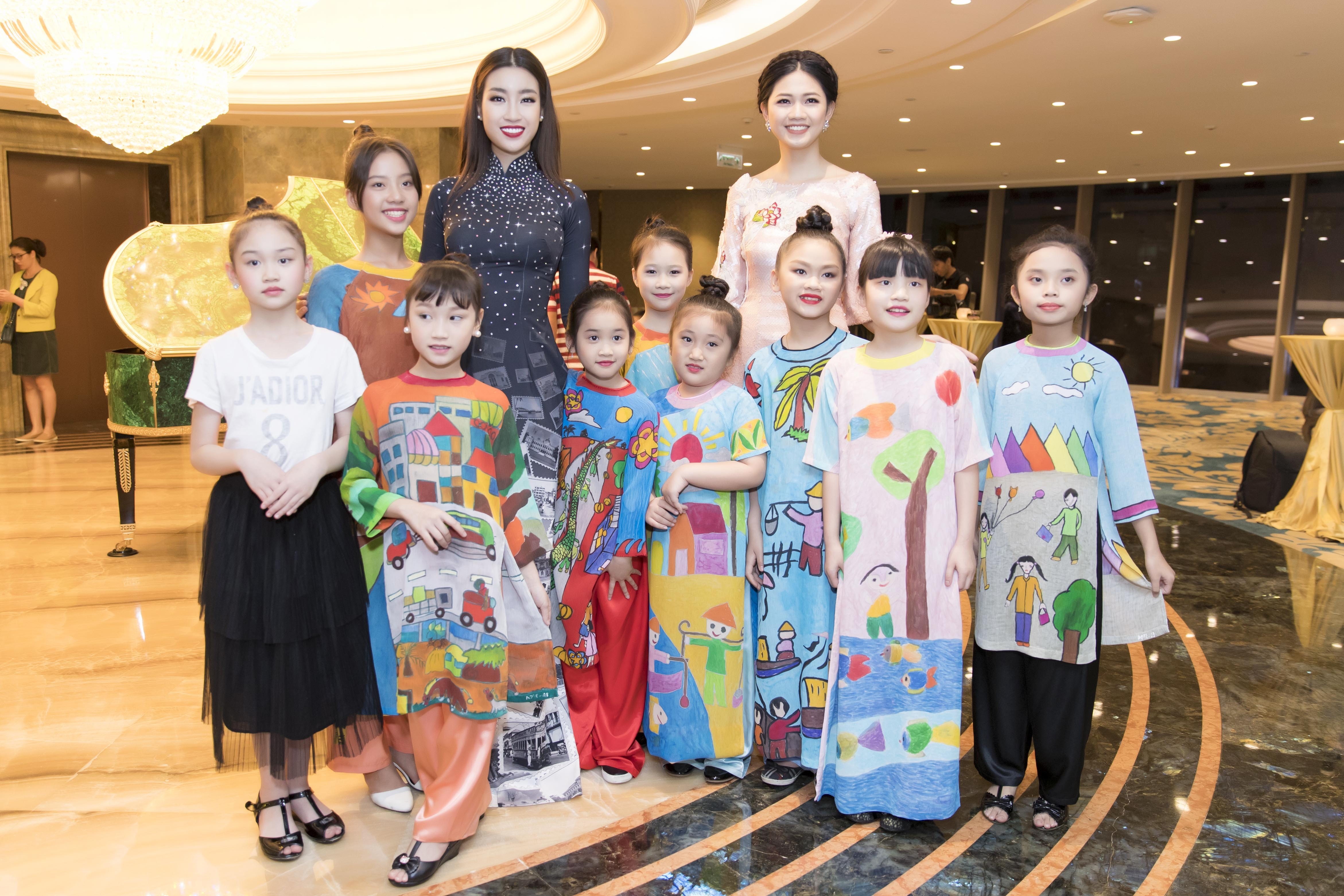 Angela Phuong Trinh le hoi ao dai anh 4