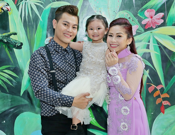 Con gái nuôi Kim Tử Long binh tinh ảnh 2 Con gai nuoi Kim Tu Long binh tinh anh 2