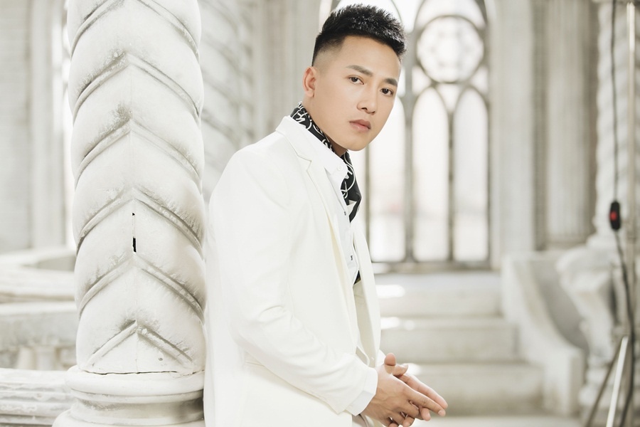 ngam hoa le roi Chau Khai Phong tren #zingchart anh 1