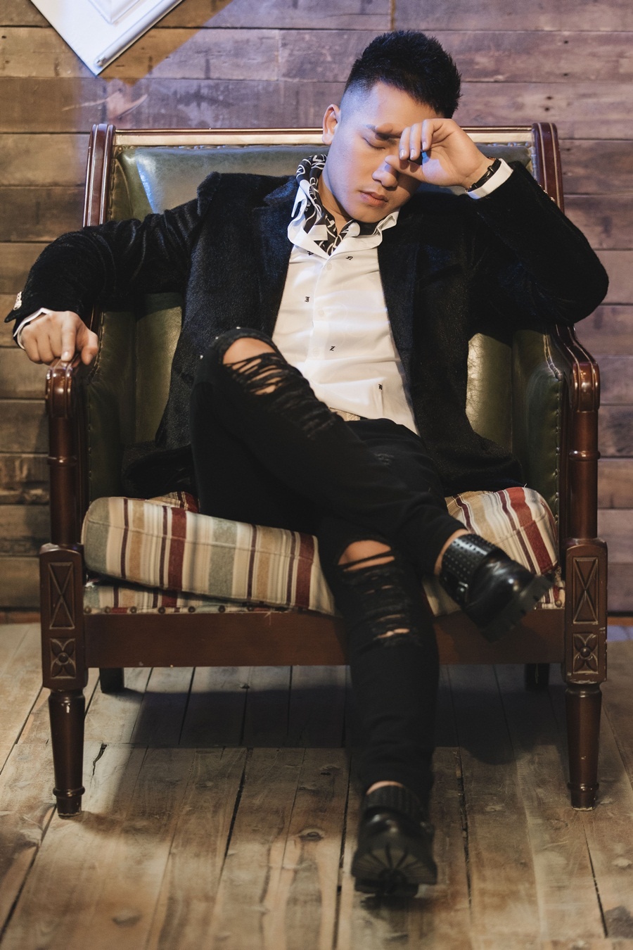 ngam hoa le roi Chau Khai Phong tren #zingchart anh 3