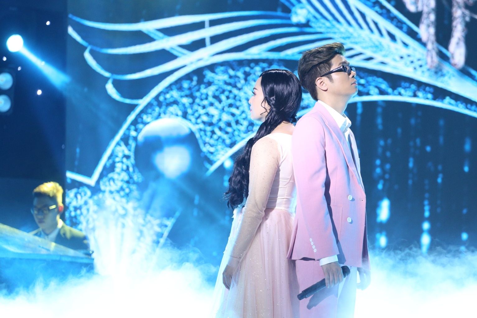 Bui Anh Tuan co tinh cam voi thi sinh anh 1