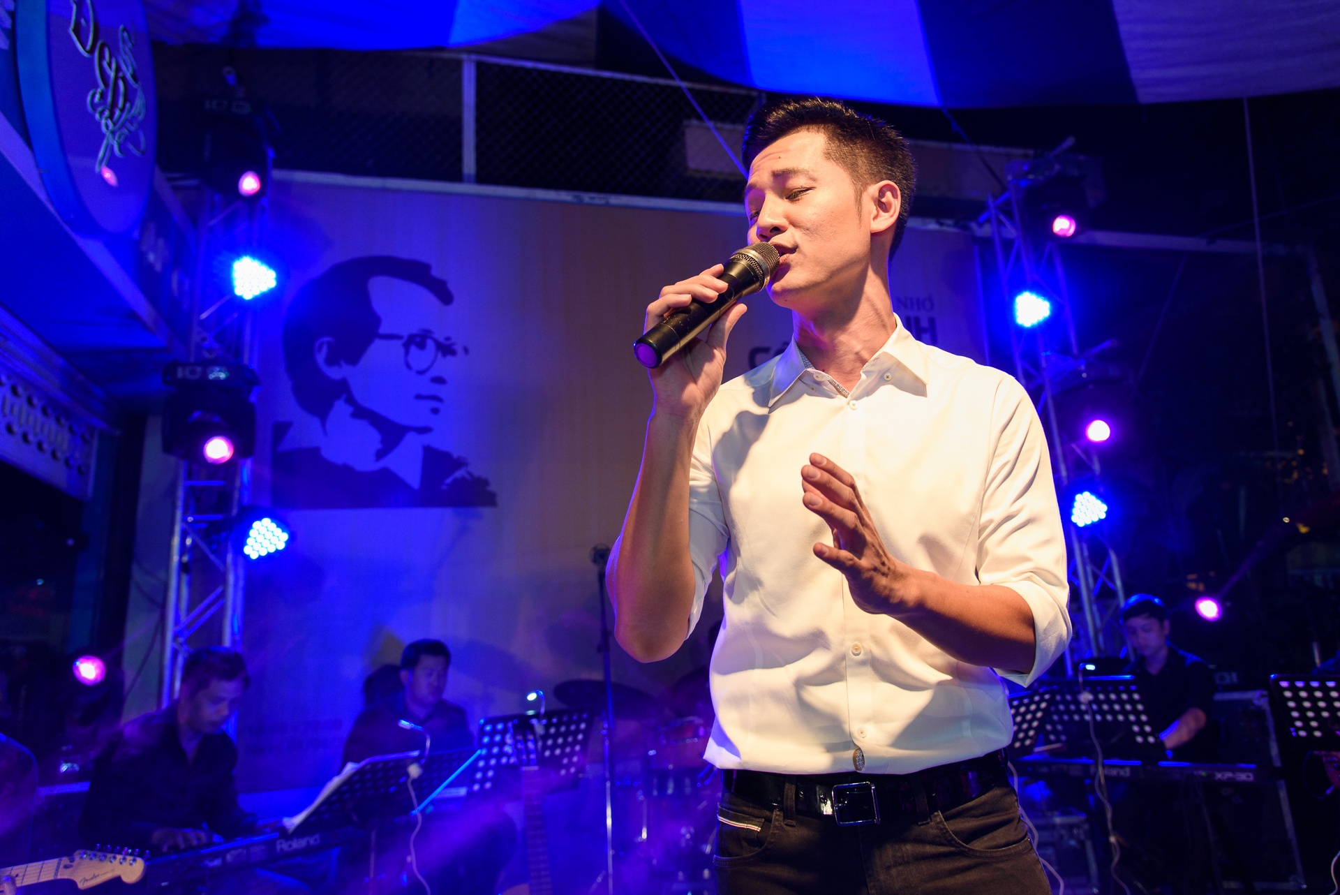 Đêm nhạc Trịnh Công Sơn ở đường sách ảnh 7 Dem nhac Trinh Cong Son o duong sach anh 7