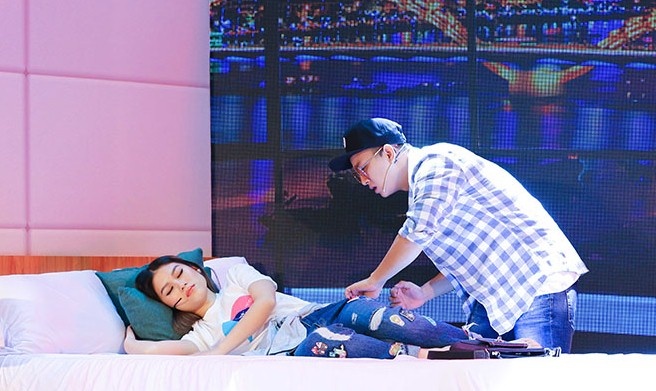 Hoai Lam dien canh yeu trong khach san anh 3