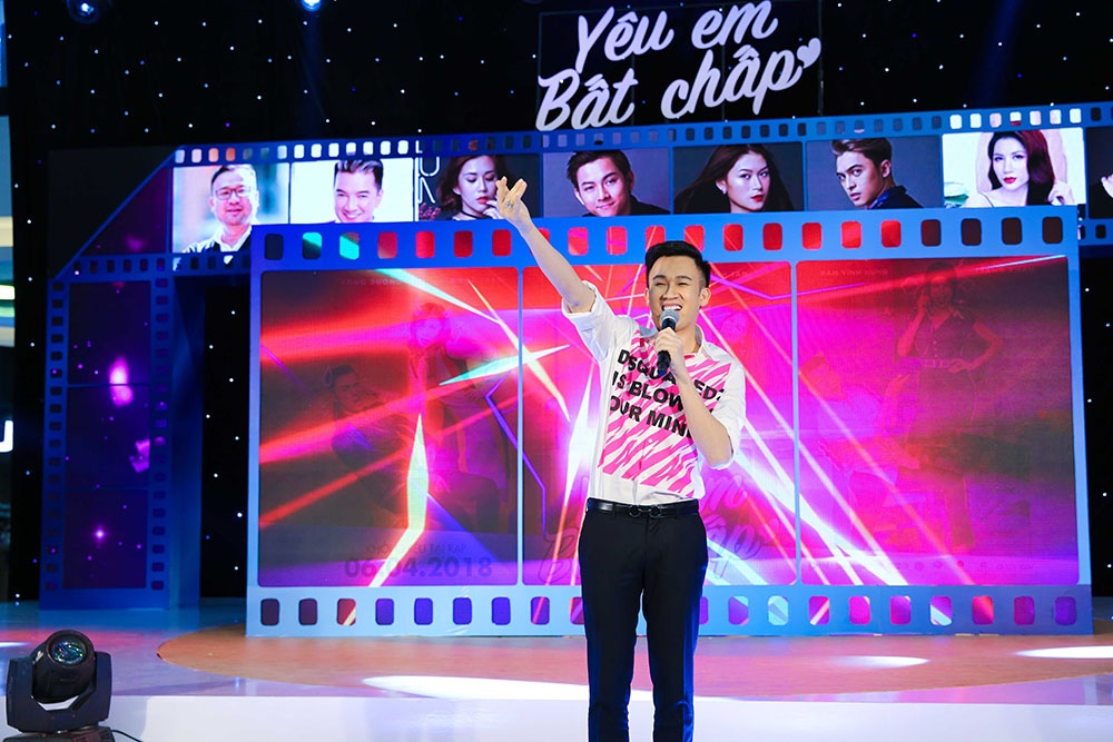 Hoai Lam dien canh yeu trong khach san anh 8