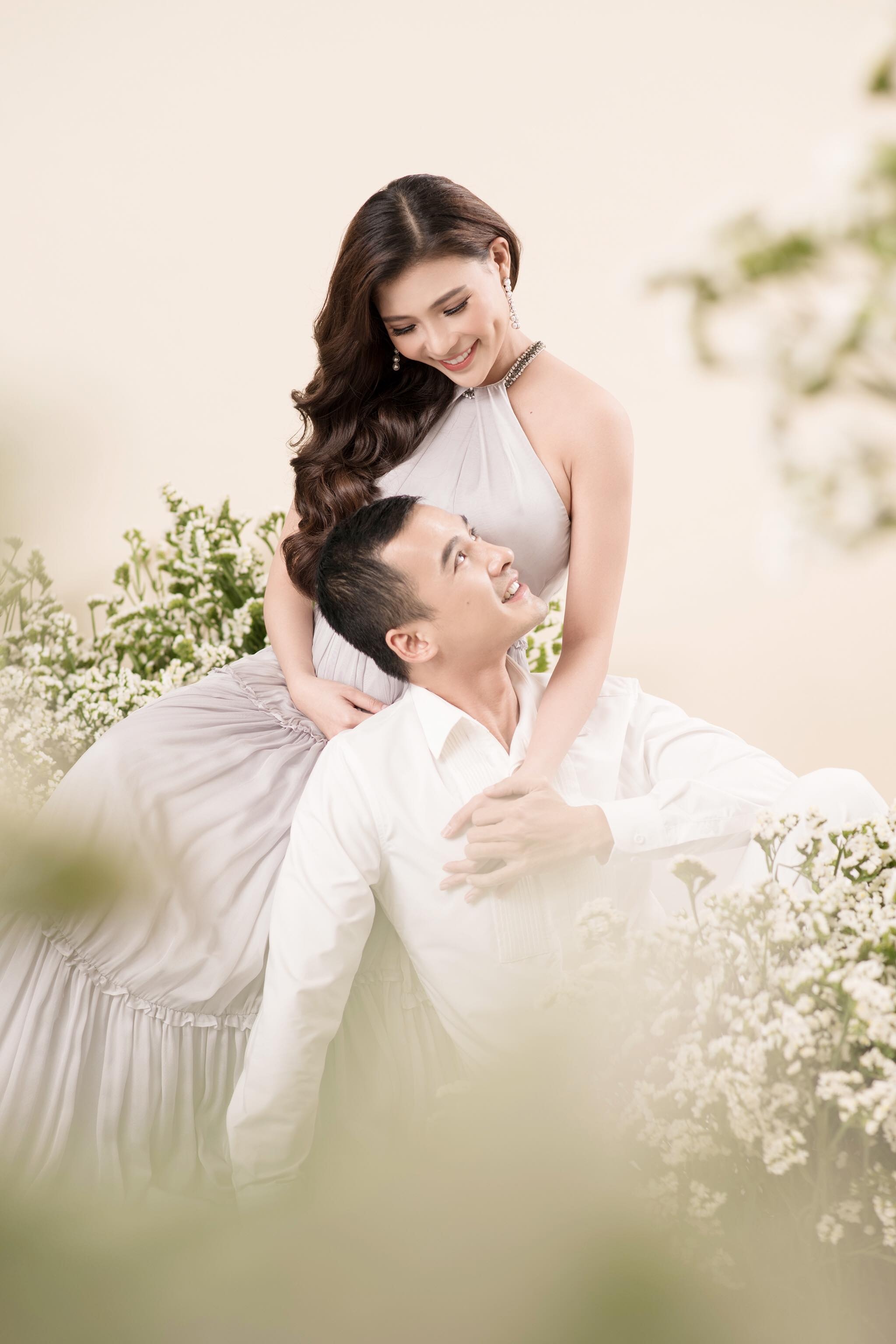 Thuy Diem mang thai anh 1