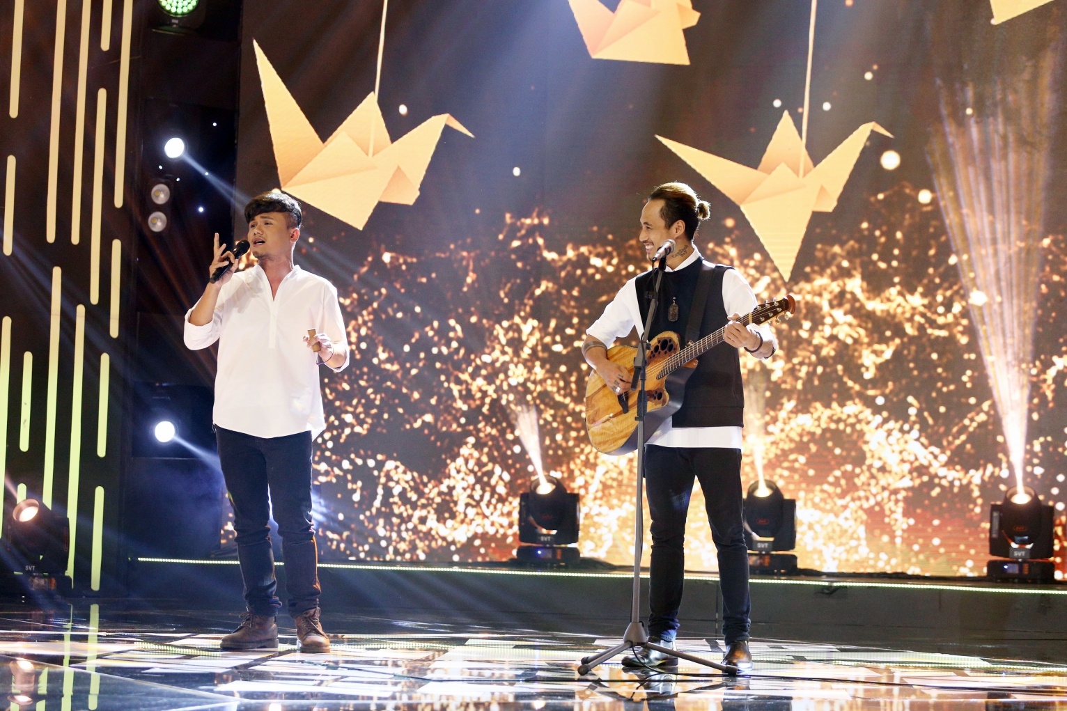 Dao dien vu tran troi sinh mot cap anh 1