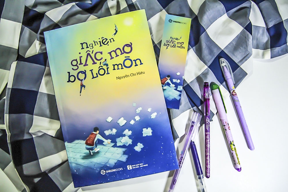 Tho san hoc bong ra mat sach dau tay anh 1