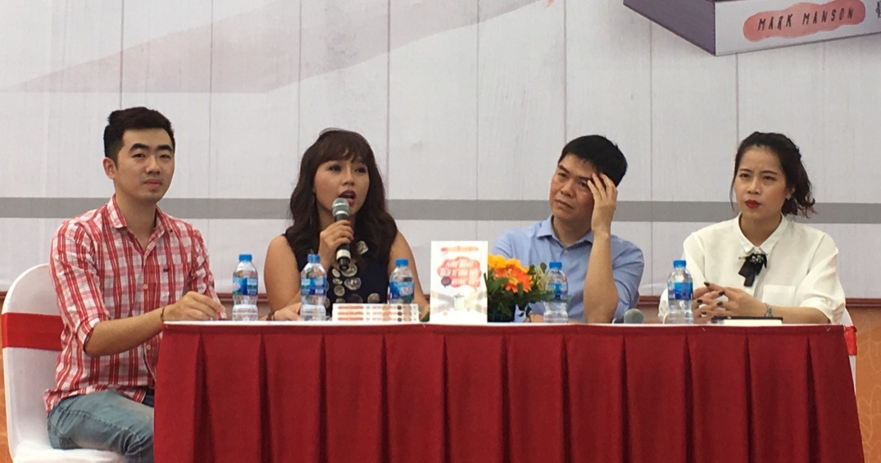 Thái Thùy Linh dự ra mắt sách ảnh 1 Thai Thuy Linh du ra mat sach anh 1