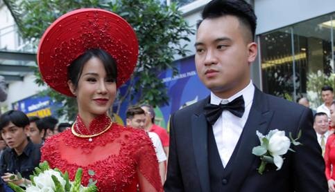 Video Diep Lam Anh rang ro len xe hoa ve nha chong hinh anh