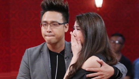 Phien toa tinh yeu: Kha Ly chat van Thanh Duy ve vet son tren co ao hinh anh