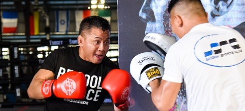 Ngoi sao vo thuat Cung Le bieu dien vo dep mat o su kien hinh anh