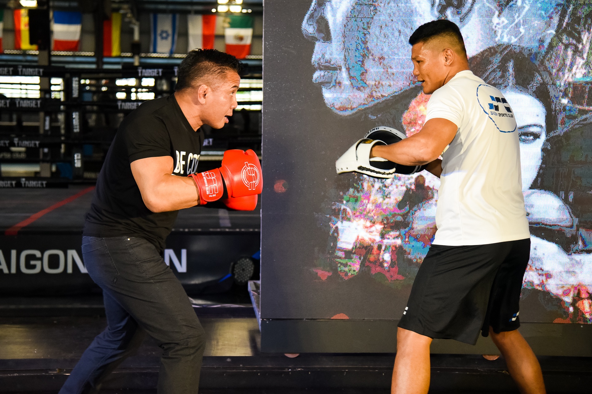 Cung Le bieu dien vo dieu luyen o hop bao hinh anh