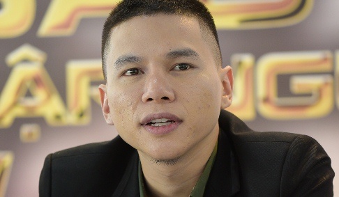 Hoang Ton tro lai sau noi buon phau thuat tham my hong hinh anh