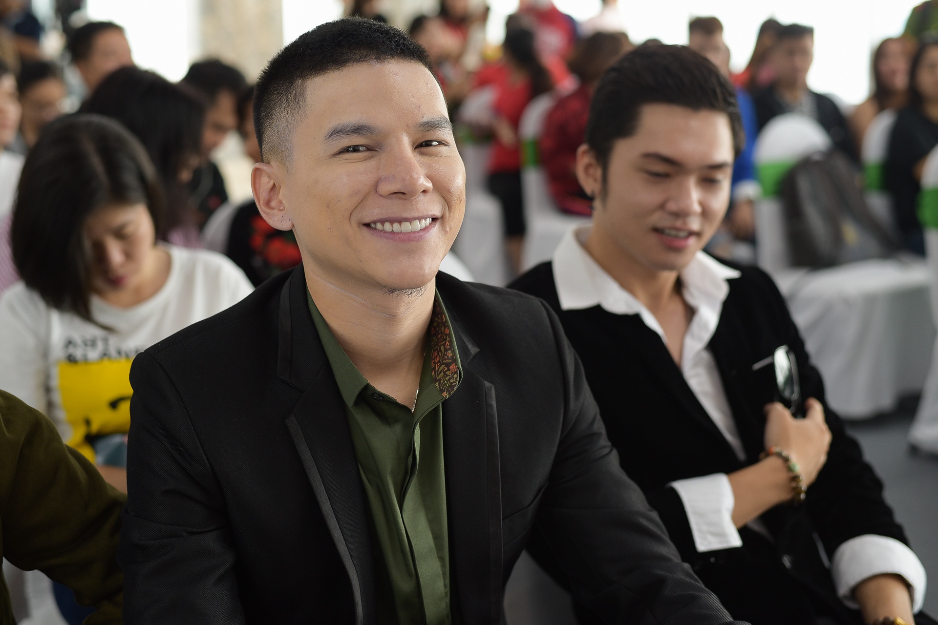 Hoàng Tôn trở lại sau khi dao kẻo hỏng ảnh 3 Hoang Ton tro lai sau khi dao keo hong anh 3