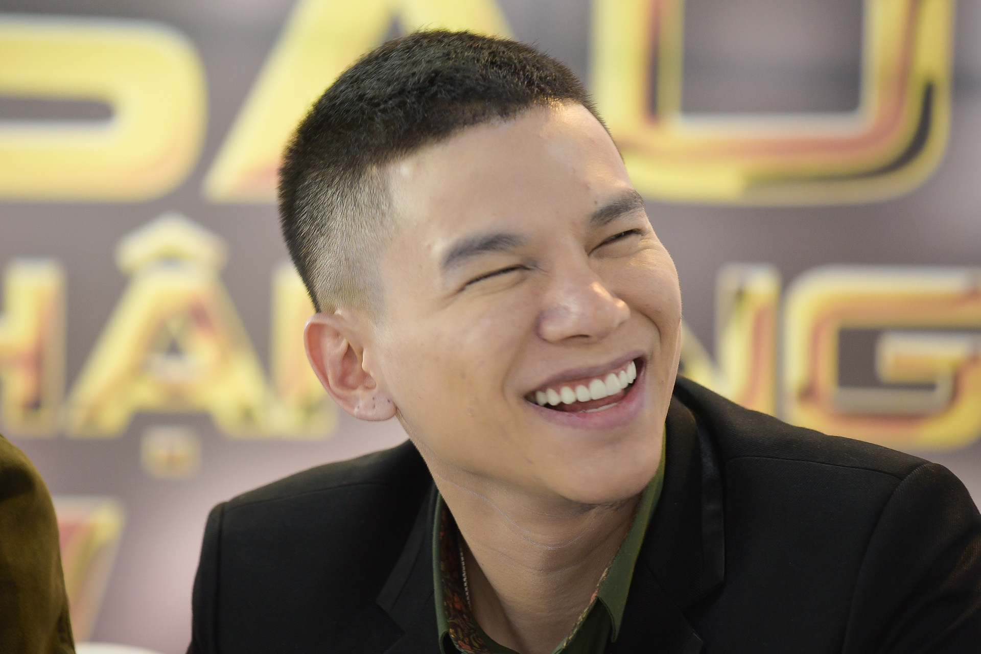 Hoàng Tôn trở lại sau khi dao kẻo hỏng ảnh 2 Hoang Ton tro lai sau khi dao keo hong anh 2