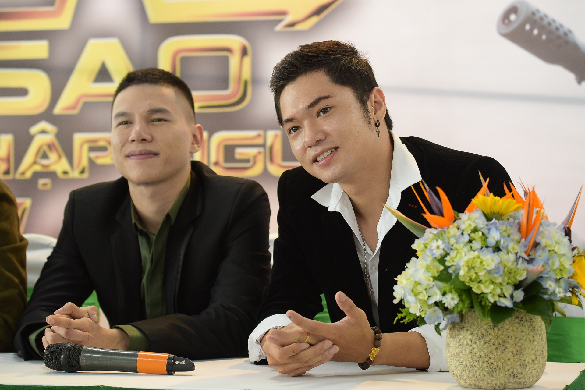 Hoang Ton tro lai sau noi buon dao keo hong hinh anh