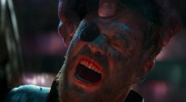 Tai sao Thor khong tieu diet ngay Thanos trong ‘Cuoc chien Vo cuc’? hinh anh