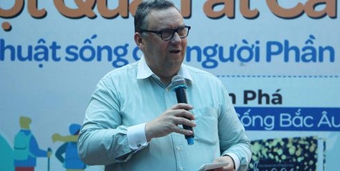 Dai su Phan Lan tra loi doc gia Viet ve tinh than Sisu tai duong sach hinh anh