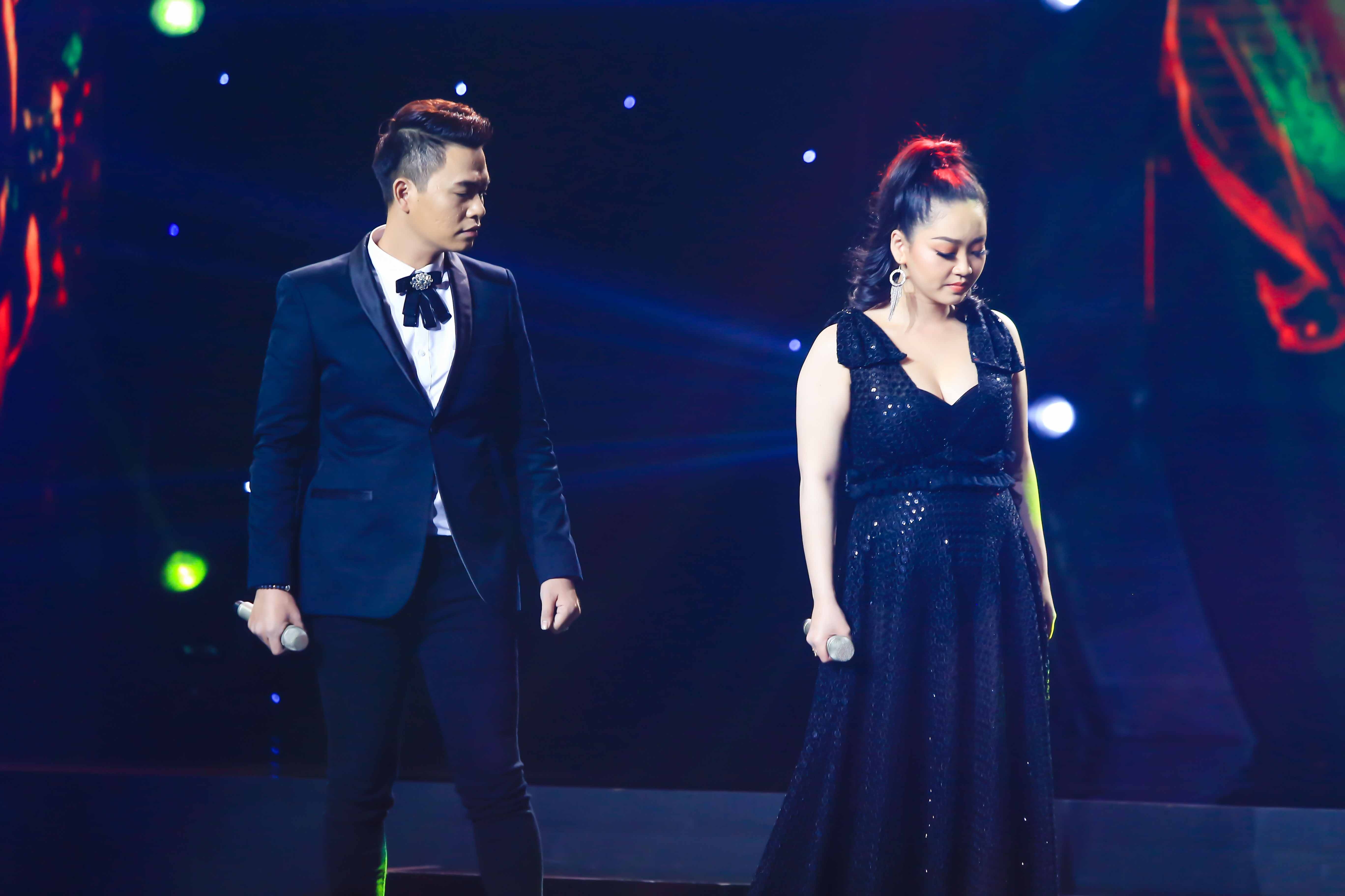 Phượng Vũ ngã trên sân khấu ảnh 3 Phuong Vu nga tren san khau anh 3