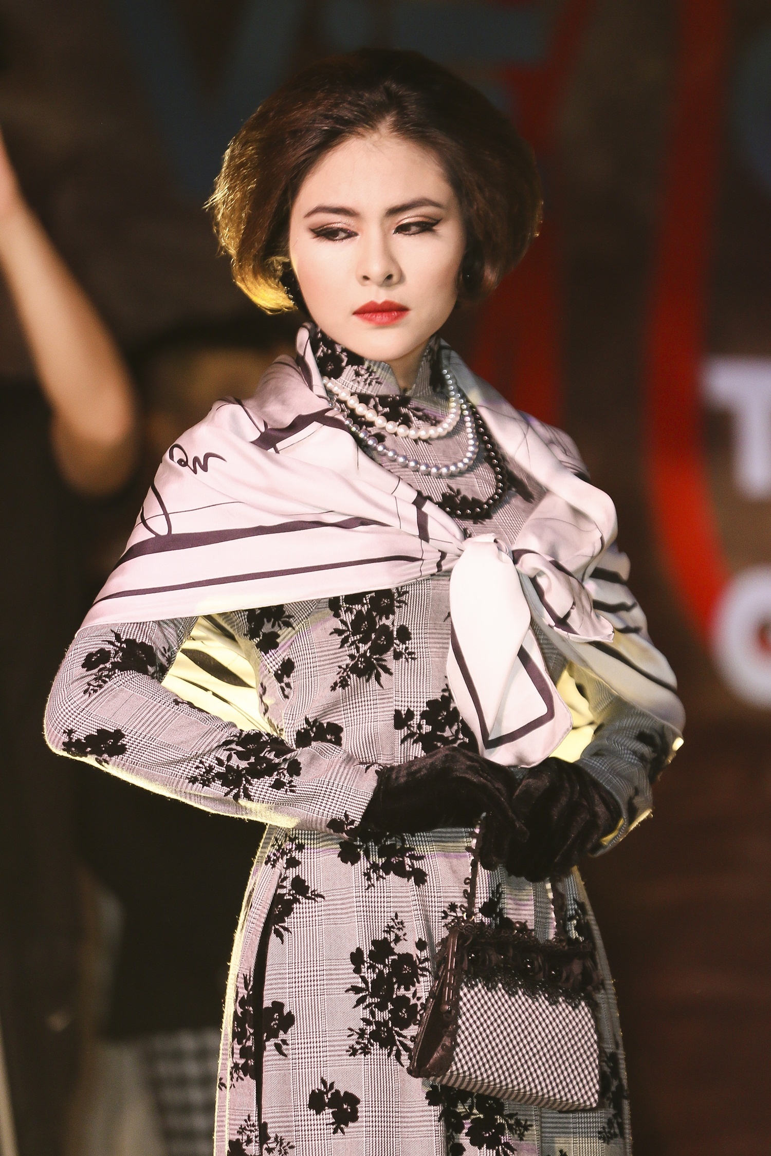 Đàm Vĩnh Hưng nắm tay Trương Thị May ảnh 4 Dam Vinh Hung nam tay Truong Thi May anh 4
