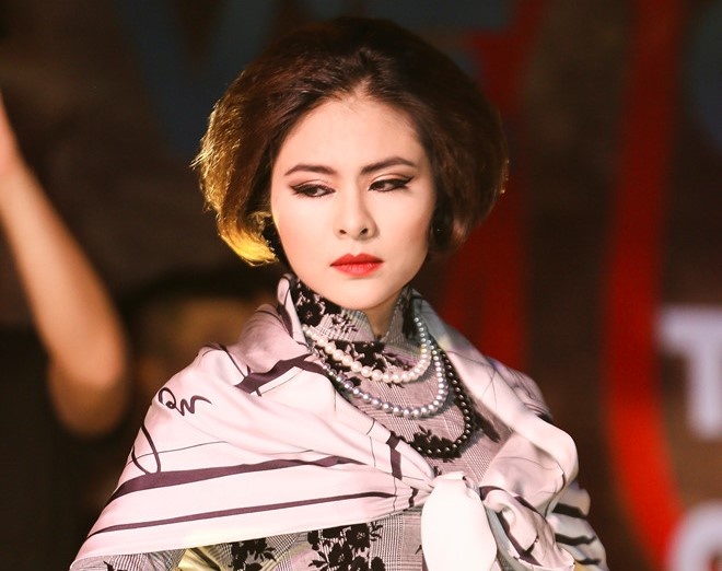 Nu dien vien Van Trang lam nguoi mau san catwalk hinh anh