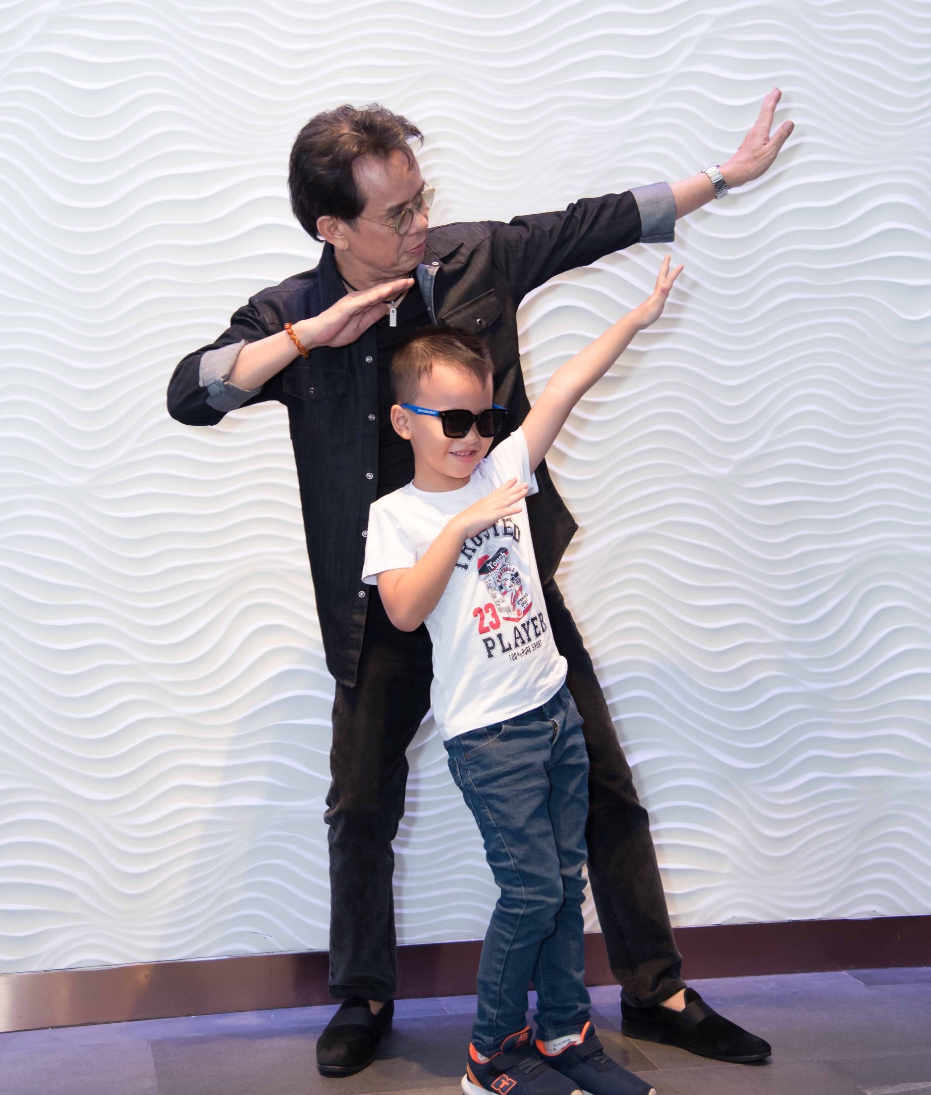 Duc Huy dua vo kem 44 tuoi va con trai di su kien anh 2