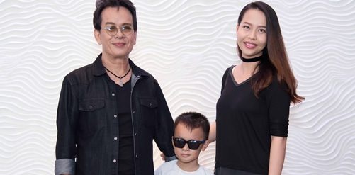 Nhac si Duc Huy 'khoe' vo kem 44 tuoi va con trai hinh anh