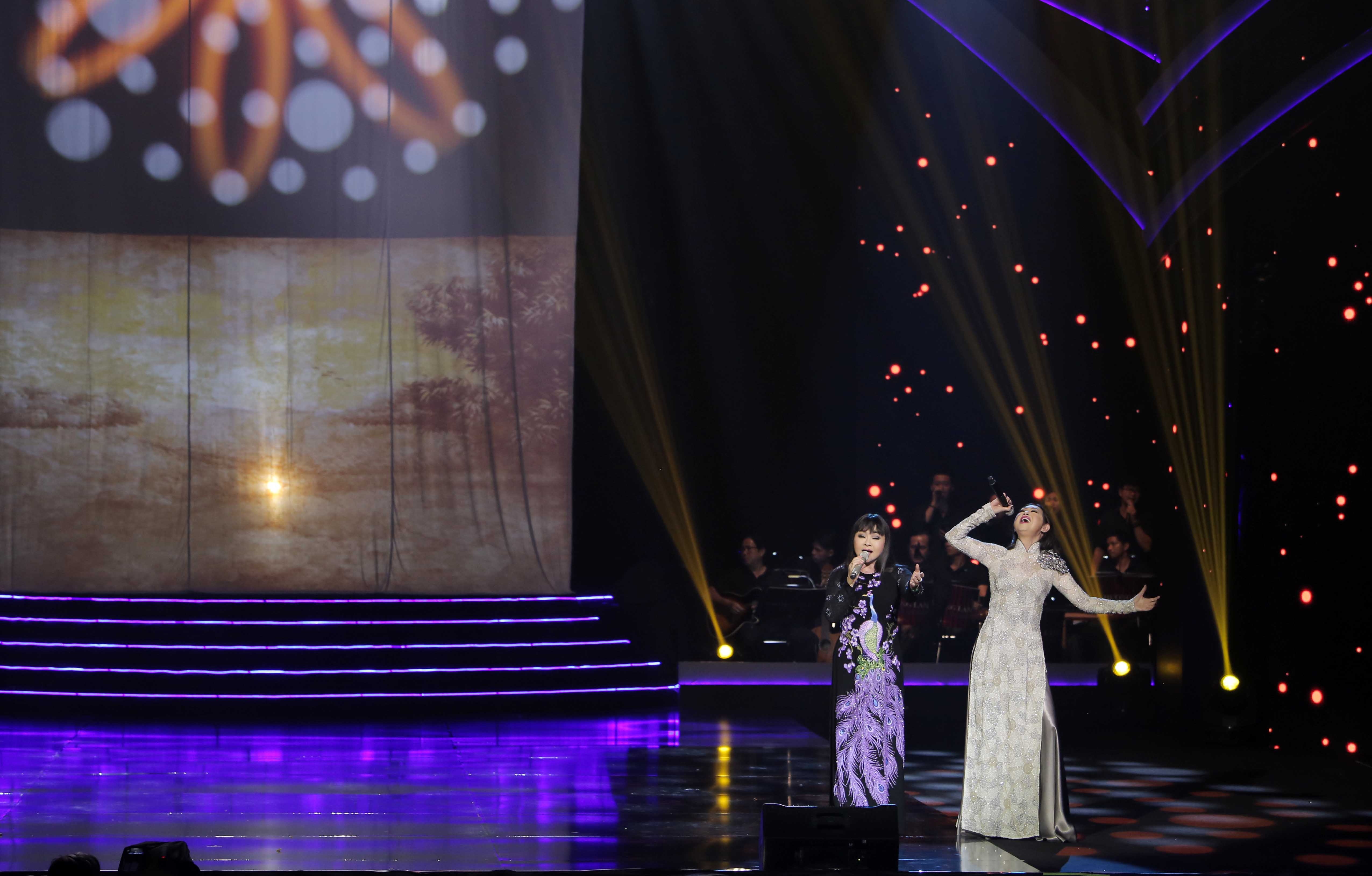 Huong Lan va live show 50 nam ca hat anh 12