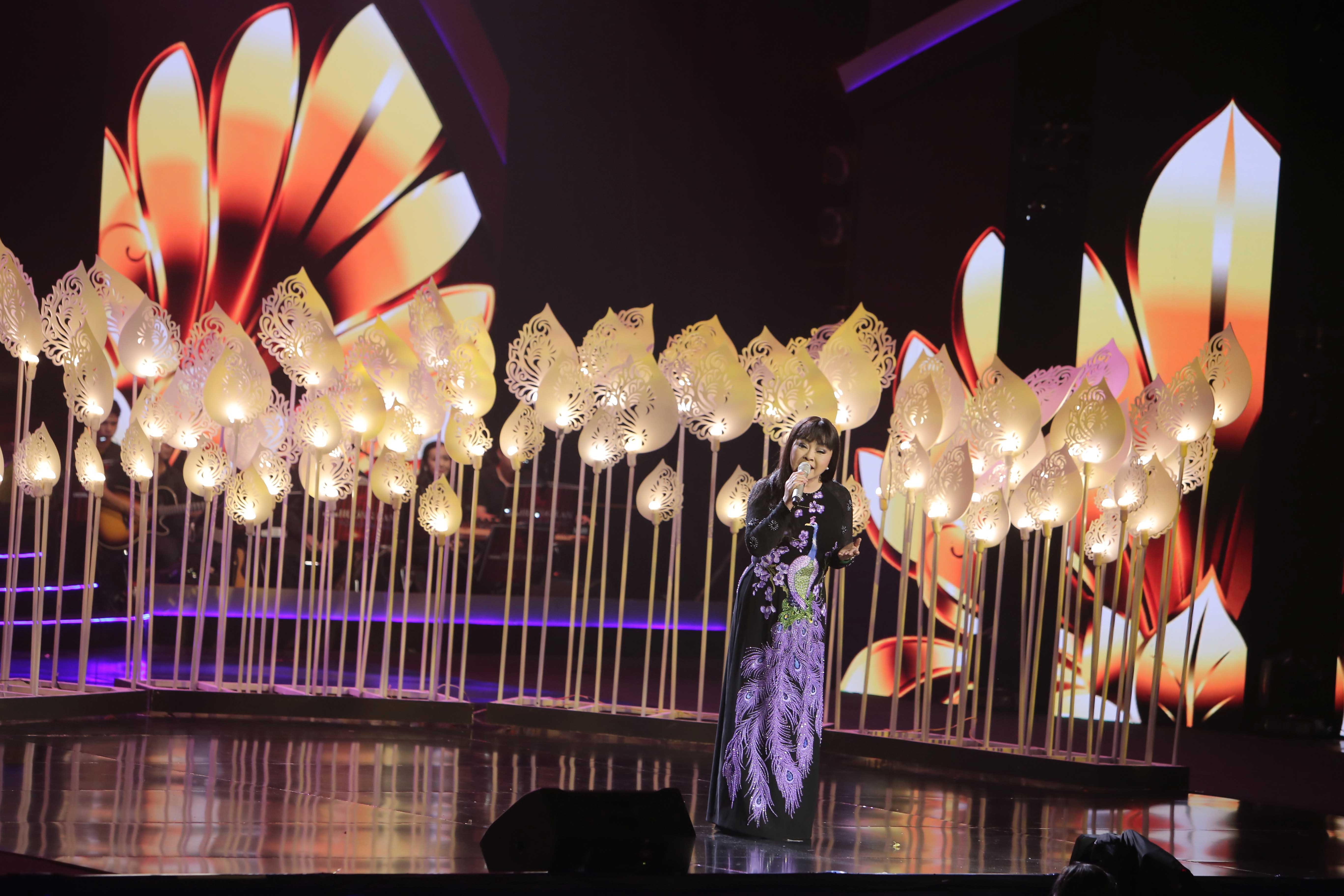 Huong Lan va live show 50 nam ca hat anh 5