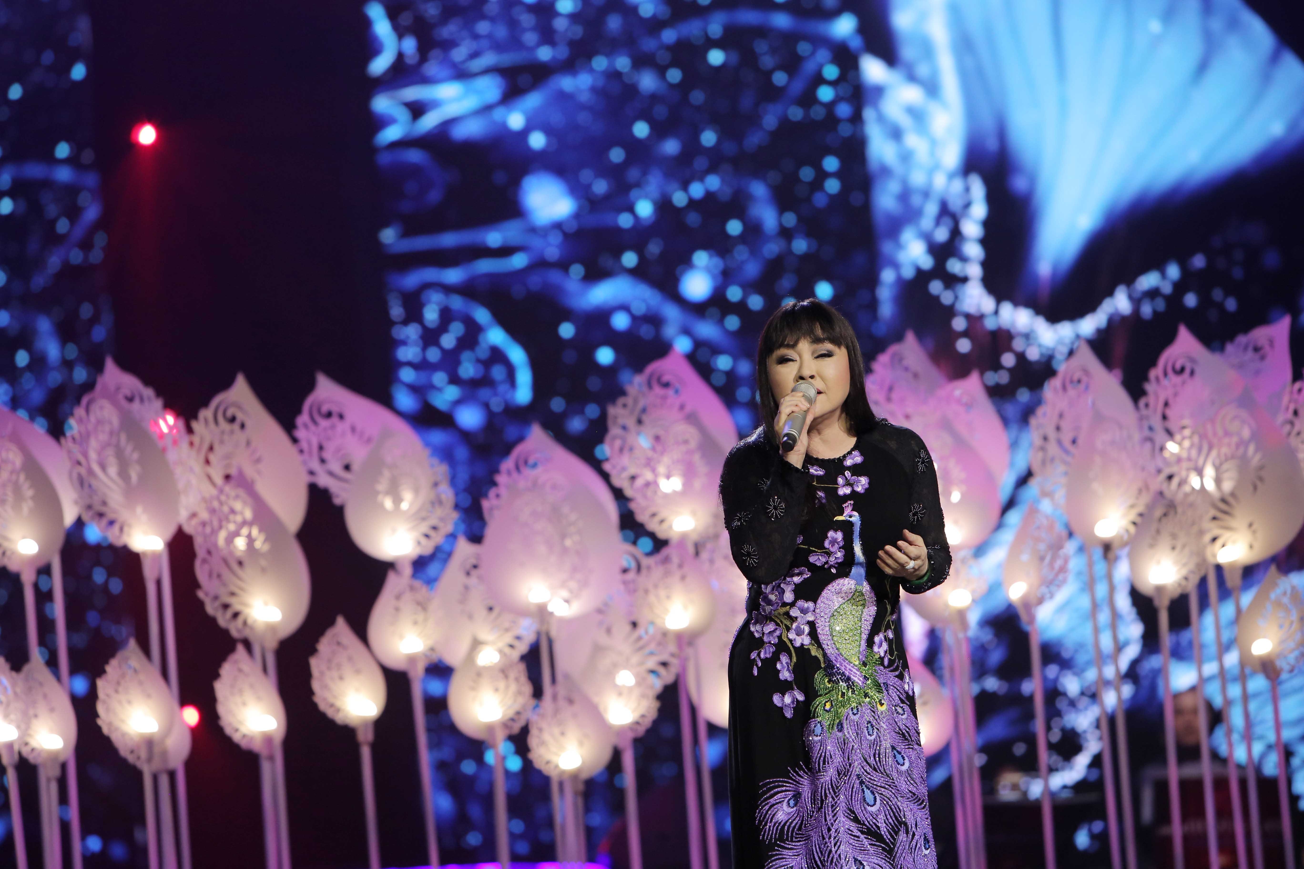 Huong Lan va live show 50 nam ca hat anh 6