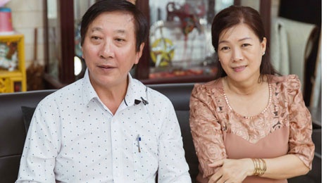 Cha me Quoc Co - Quoc Nghiep: 'Hai con so, ghet toi vi ep tap tu be' hinh anh