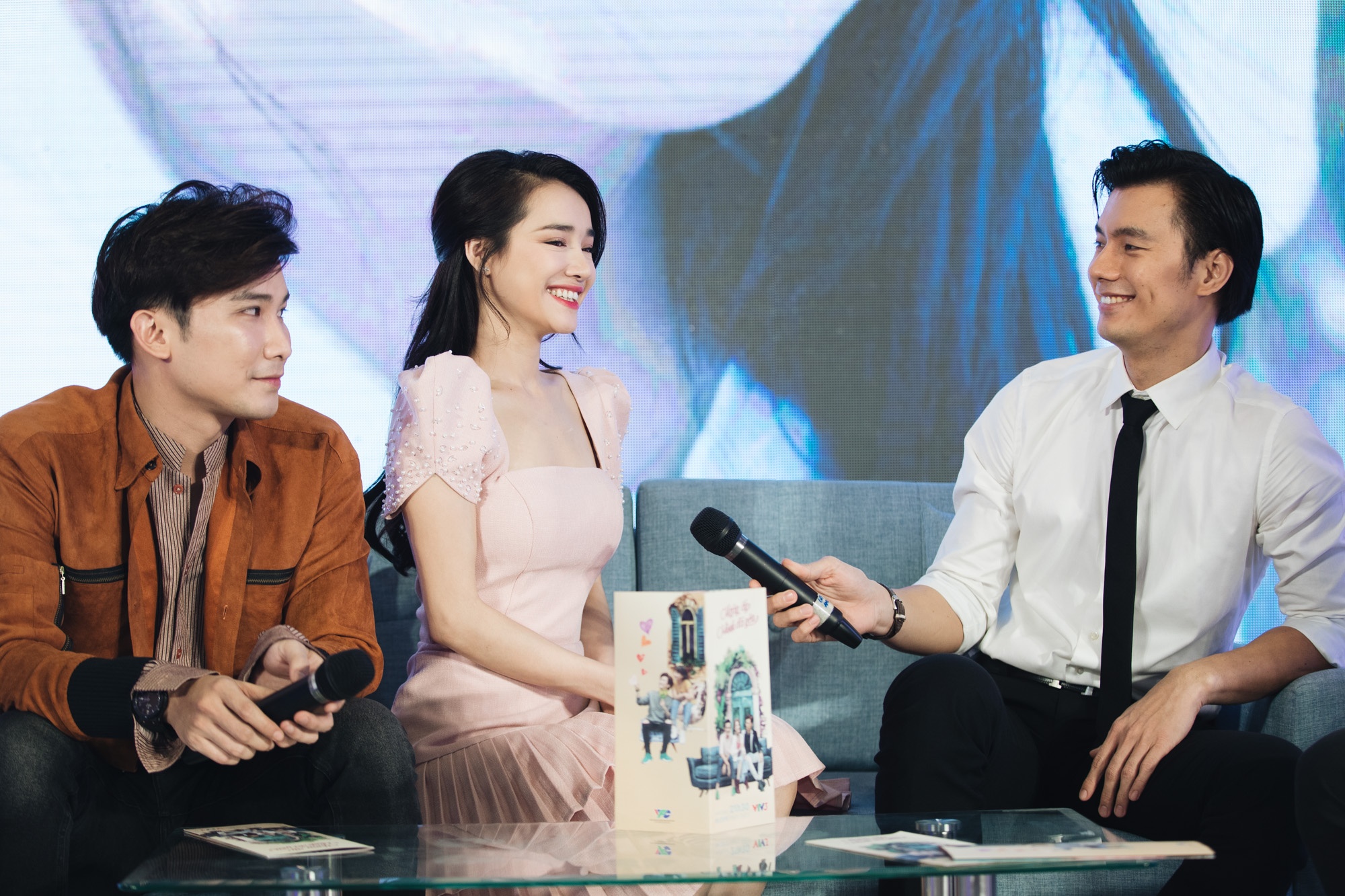 Nhan Phuc Vinh bi Nha Phuong sam so anh 4