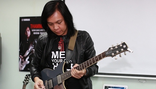 Jack Thammarat bieu dien guitar ngau hung khi toi Viet Nam hinh anh