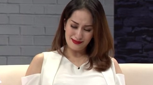 Khanh Thi khoc nuc no ke lai ap luc khi yeu hoc tro, kem 12 tuoi hinh anh