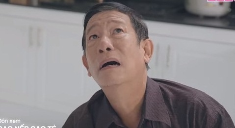 Con dau Thuy Ngan doi xu te voi cha chong hinh anh