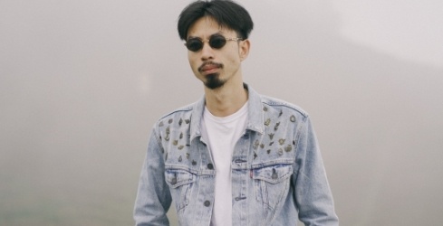 Rapper Den tung ca khuc moi cung hot girl tram trieu view hinh anh