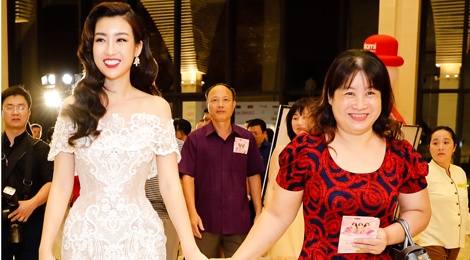 Do My Linh duoc me thap tung di cham thi Hoa hau Viet Nam 2018 hinh anh