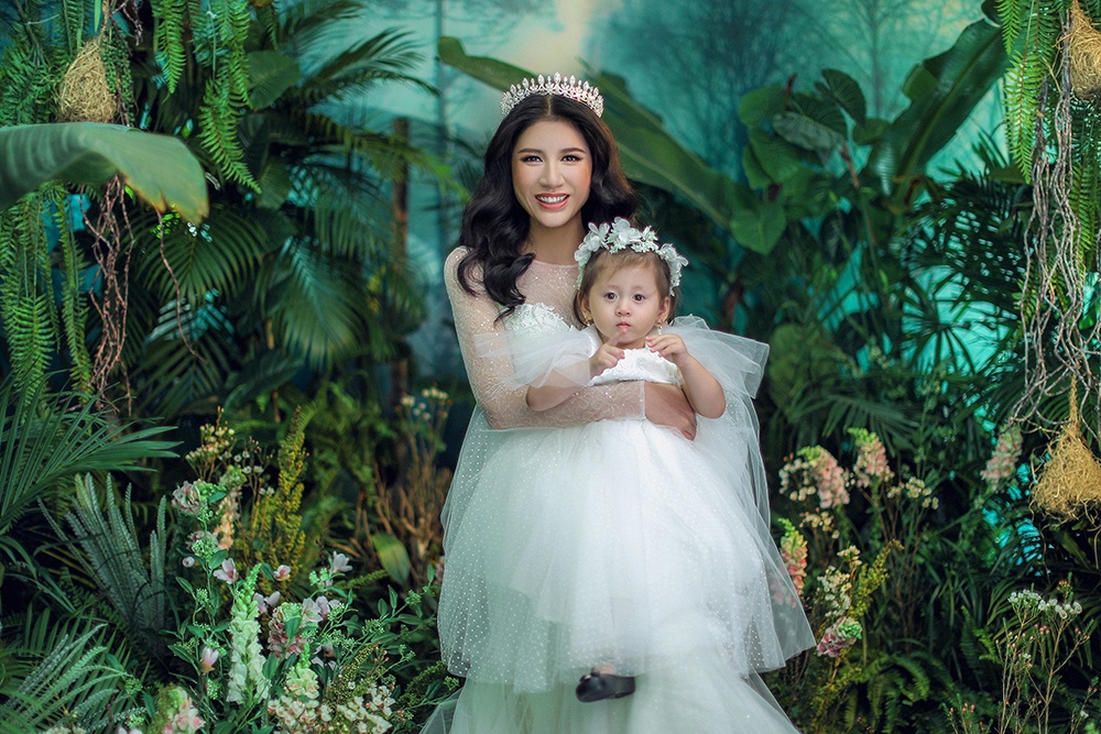 Anh cuoi cua Trang Tran va ong xa anh 6