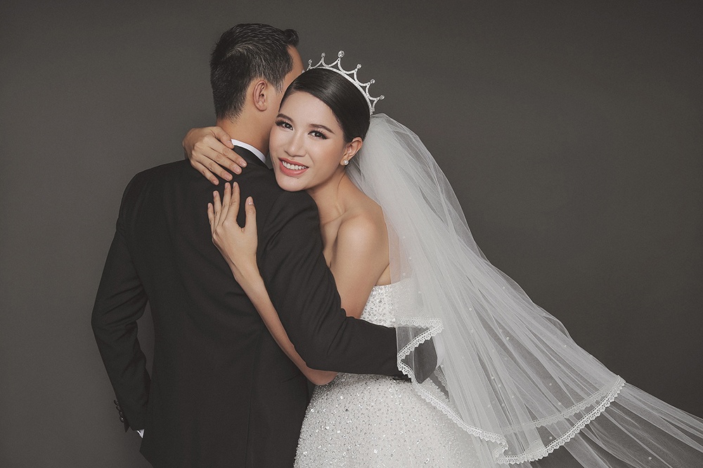 Anh cuoi cua Trang Tran va ong xa anh 1