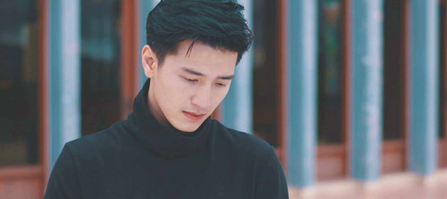 Huynh Anh cui dau xin loi Viet Huong anh 1