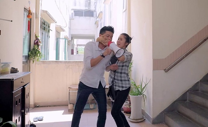 Hoàng Anh vác loa đòi vợ ly hôn ảnh 2 Hoang Anh vac loa doi vo ly hon anh 2