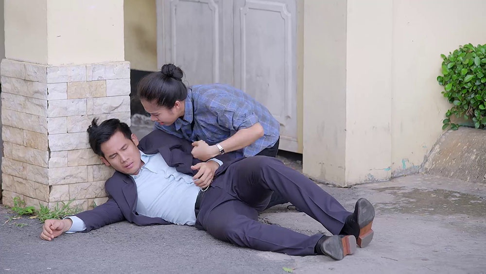 Thanh Thuc bi Hoang Anh danh vi bao ve Le Phuong anh 3