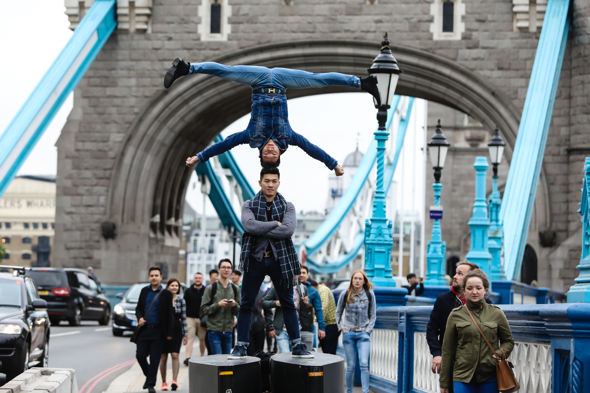 Quoc Co Quoc Nghiep chong dau tren duong pho Anh anh 5